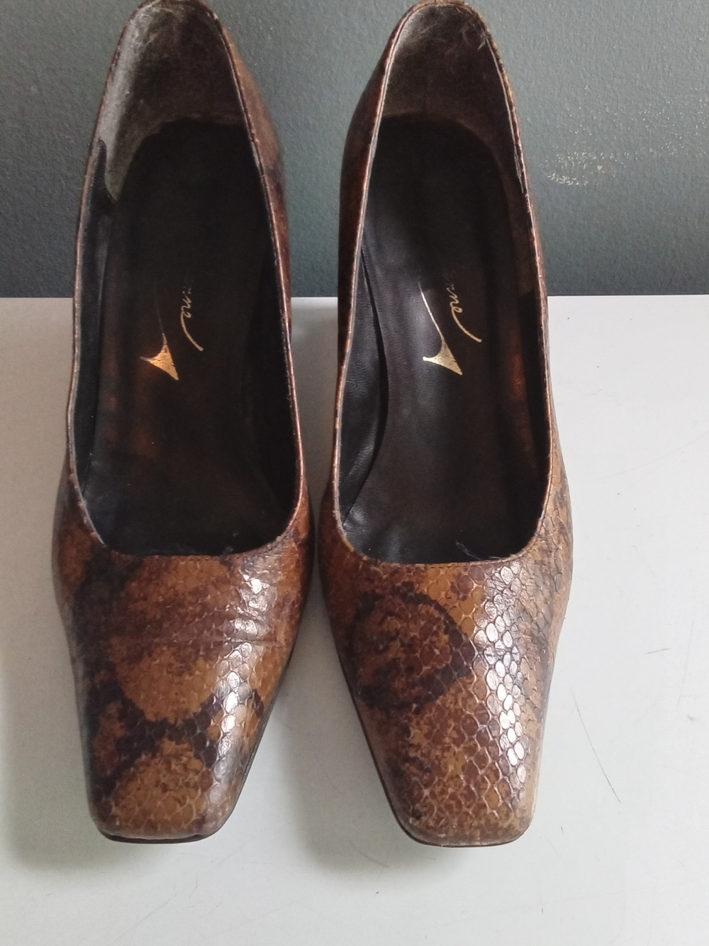 Brown Snakeskin-Pattern Pointed Pumps - ( )